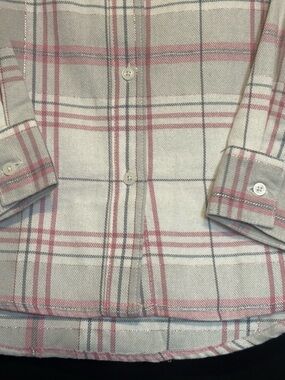 PINK COW GIRL 👢Levi's Plaid Button-Down Shirt in Cream, Pink and Gray